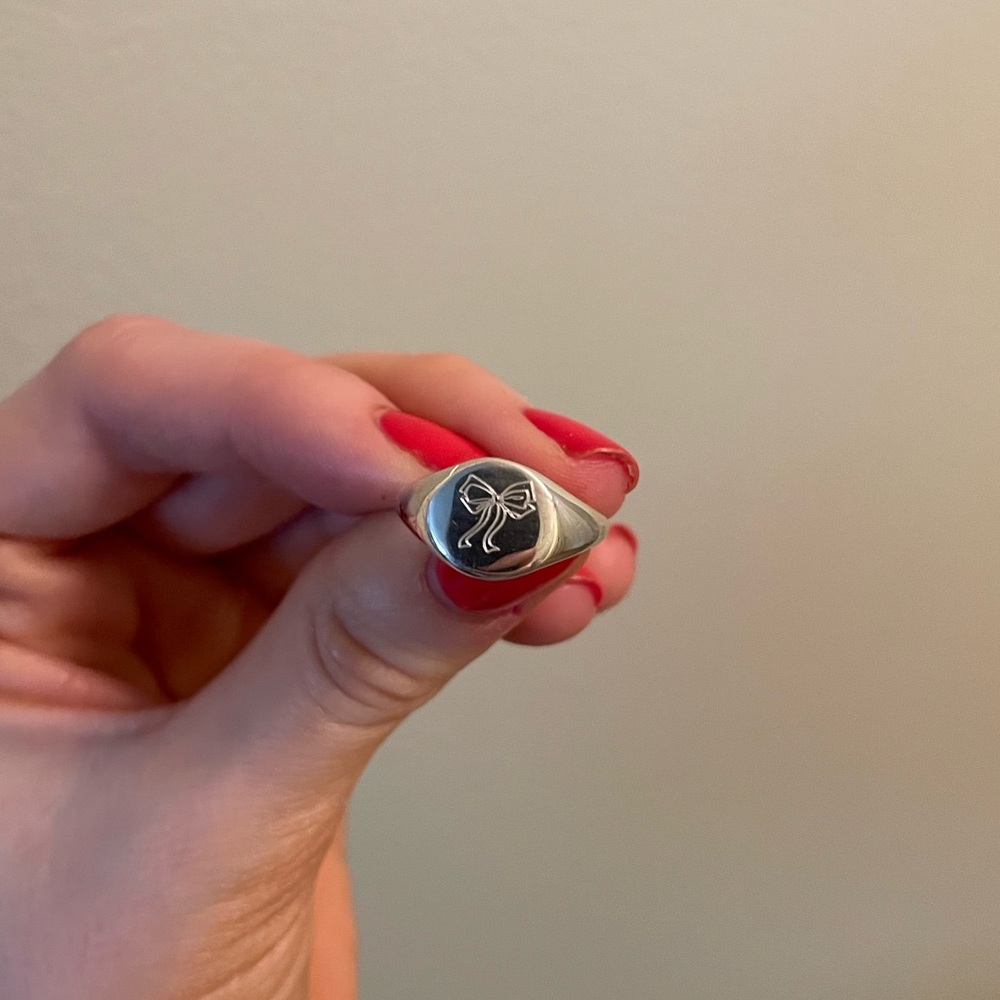 L. Priori Bow Doodle Signet Ring